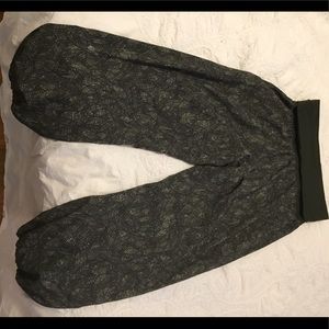 Lululemon Om pant in green leaf size 4
